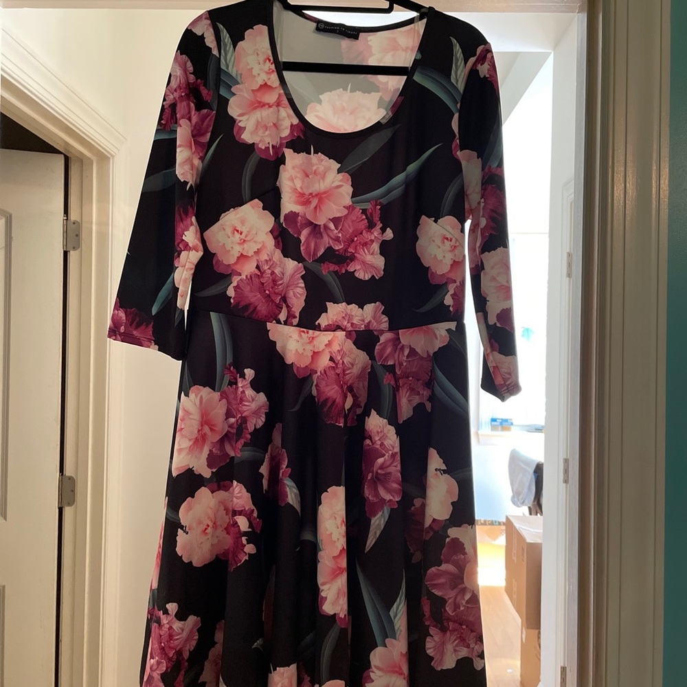 Fashion to figure 1x never worn but tags removed. Suede. Very comfy dress.